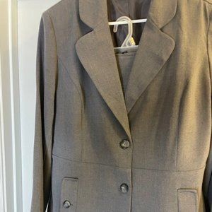 Harve Bernard grey suit size 14